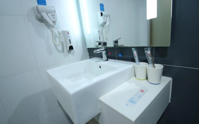 Hanting Express Jinan High-Tech District Fenghuang Road