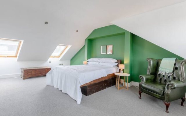 Spacious 2 Bedroom Retreat In East Dulwich