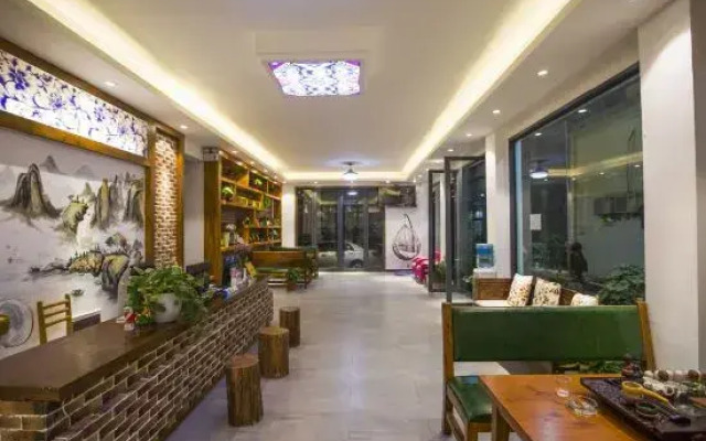 Zhangjiajie Pumo Inn (Wulingyuan National Forest Park Sign Store)