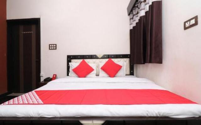 OYO 27763 Tr Hotel