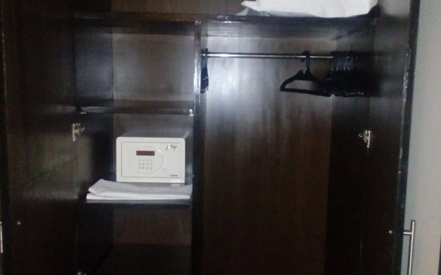 FabHotel Santhome Inn