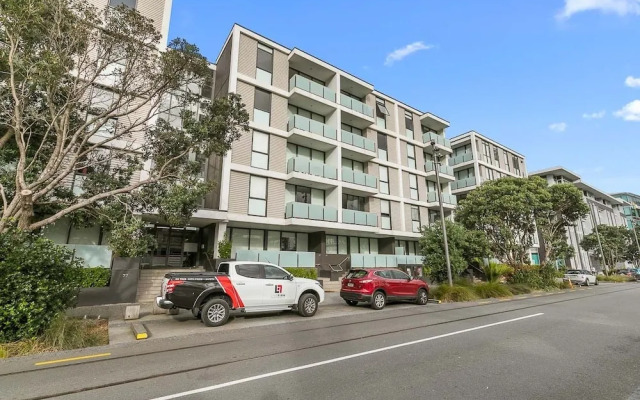 Zodiaks 2 Bedroom Apartment Pool Gym Parking