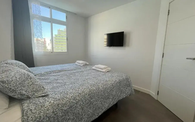 Renovated Apartment by the Beach and Yumbo Centre