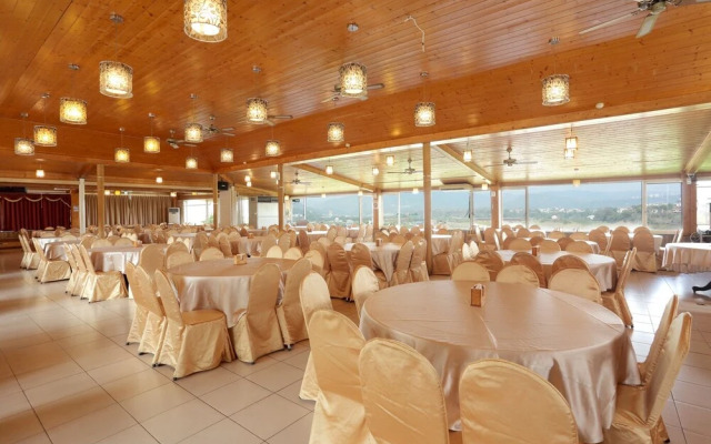 New Era Art Resort and Spa