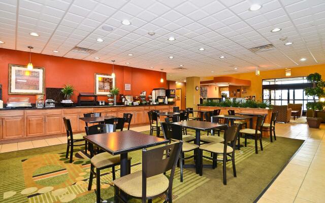 Spark by Hilton Oak Forest