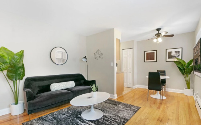 Studio in the Heart of Lakeview