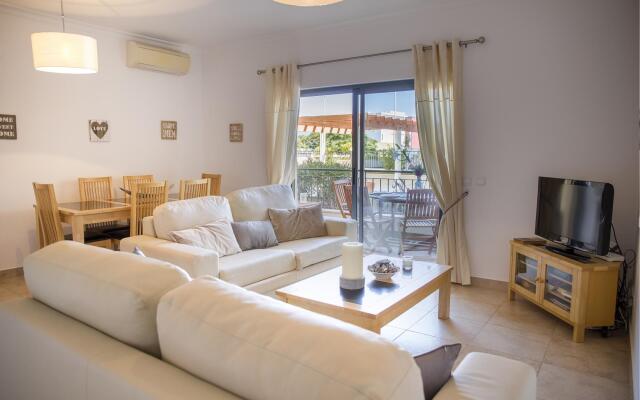 B05 - Lux & Pool Central Apartment
