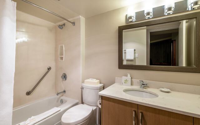 Victoria Regent Waterfront Hotel & Suites