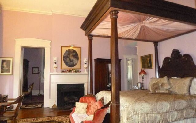 Corners Mansion Inn - A Bed & Breakfast