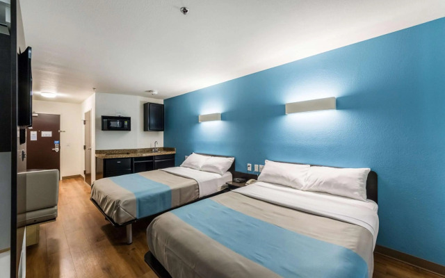 Motel 6 Laredo, TX - Airport