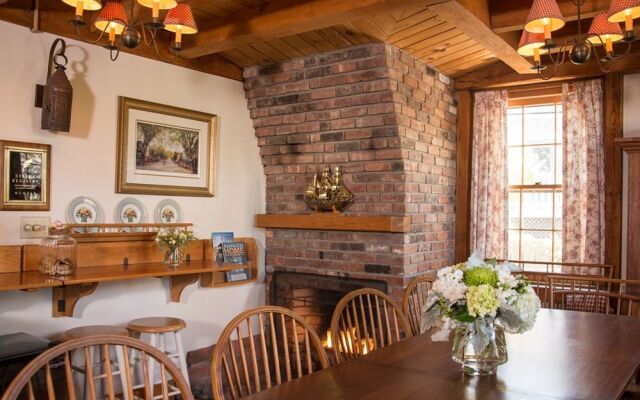 Seven Sea Street Inn