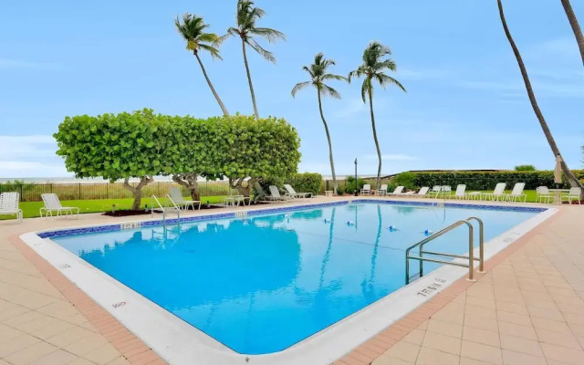 Bungalow-style Beachfront Condo With Pool