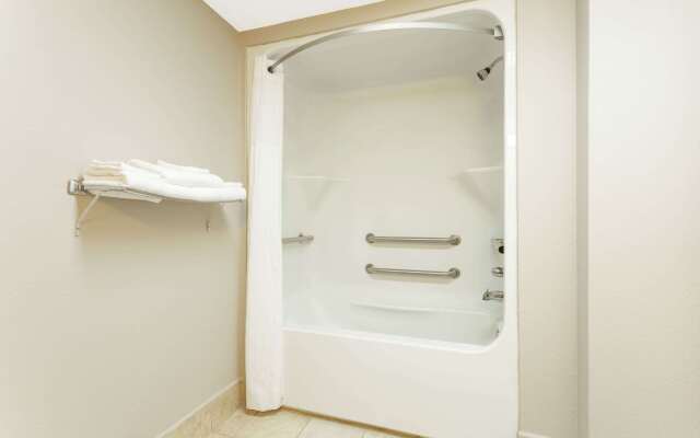 Super 8 by Wyndham, Orangeburg