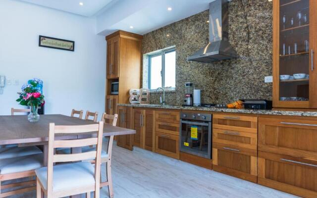 Saman Residence