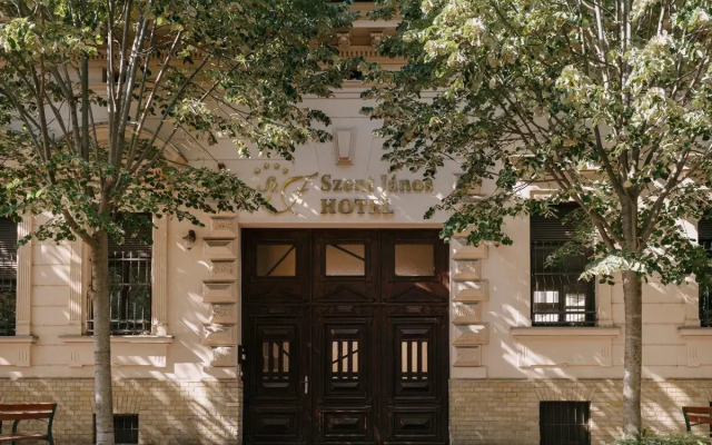 Szent János Hotel
