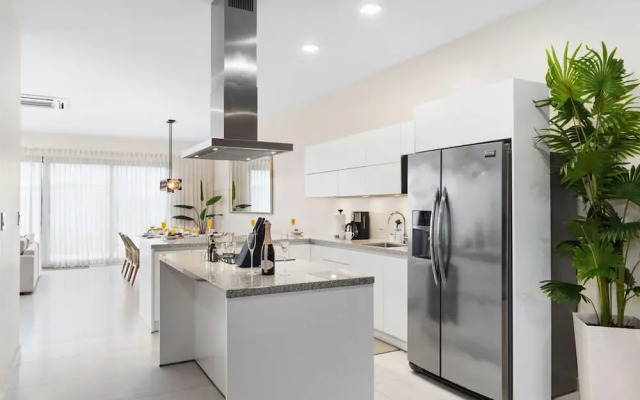 High-end Villa Walk to Beach Pool Ocean View