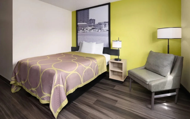 Super 8 by Wyndham South Boston VA