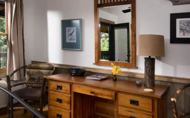 Bent Creek Lodge Bed & Breakfast