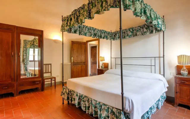 Luxurious Farmhouse in Capannoli With Pool