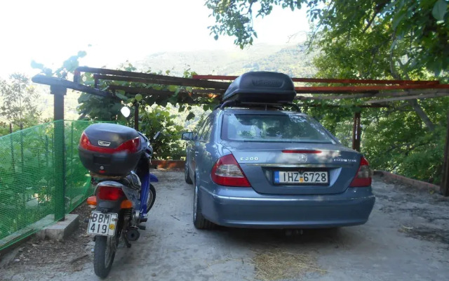 Split-level house in East Pelion