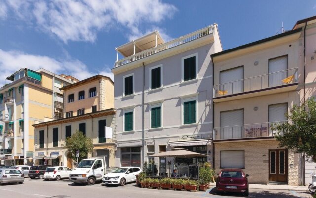 Beautiful Apartment in Viareggio With 3 Bedrooms, Jacuzzi and Sauna