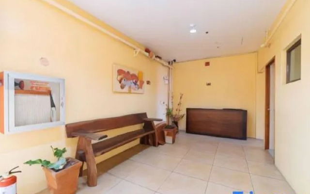 RedDoorz near New Government Center