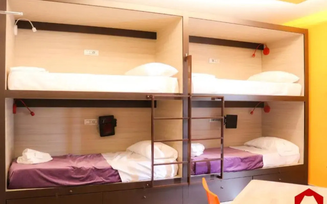 Vulkan Capsule Hostel