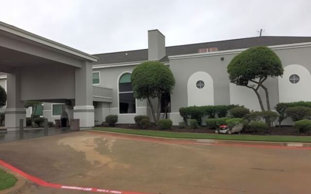 Studio 6 Burleson