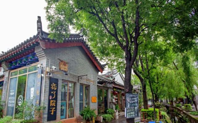 Chuxiong Courtyard China Theme Hostel