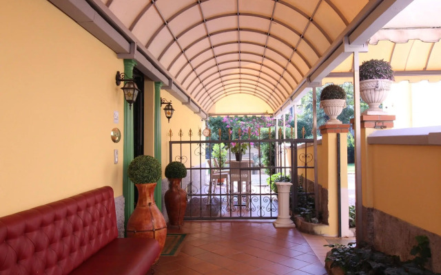 Charly Hotel