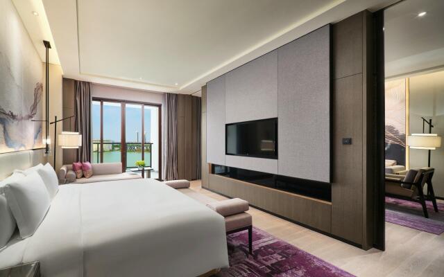 Crowne Plaza Wuxi Lake View, an IHG Hotel