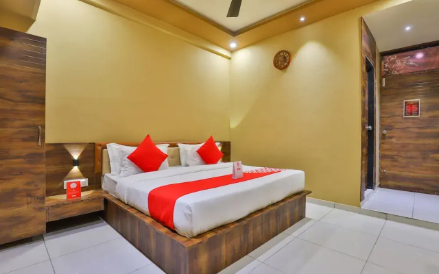 OYO 18903 Somchandra Hotel