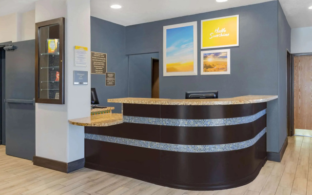 Days Inn by Wyndham Bernalillo