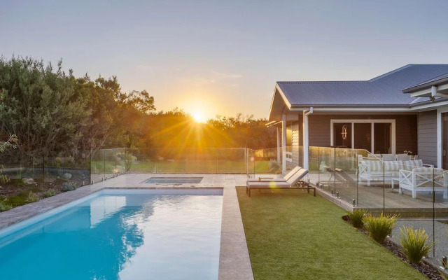 The Break Pool Spa Sauna Beach