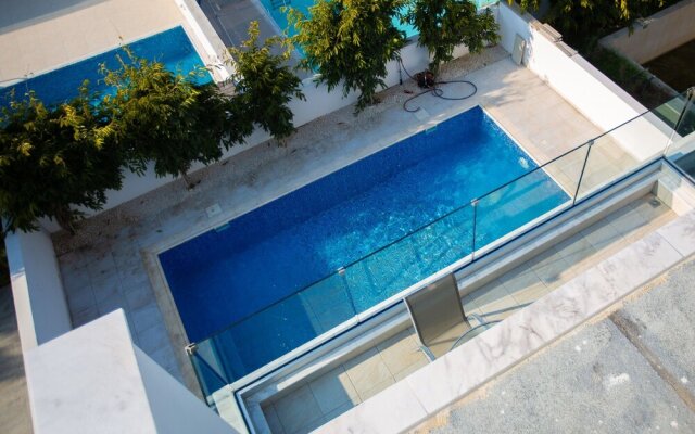 Huge Luxury Pool Villa