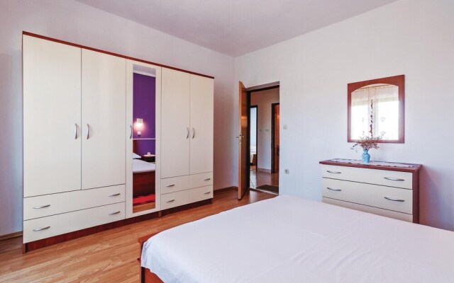 Stunning Apartment in Rovanjska With 3 Bedrooms and Wifi