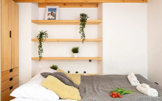 WS 3-Bedroom Old Town Apartment