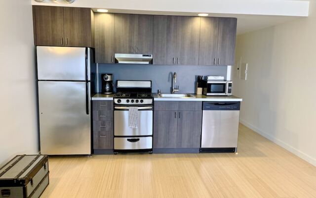 Modern Large Studio 99Wlkscore