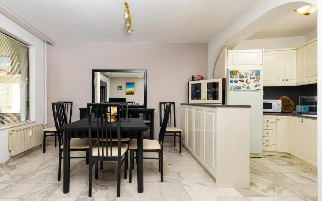 Spacious 2-Bedroom Maisonette in City Centre