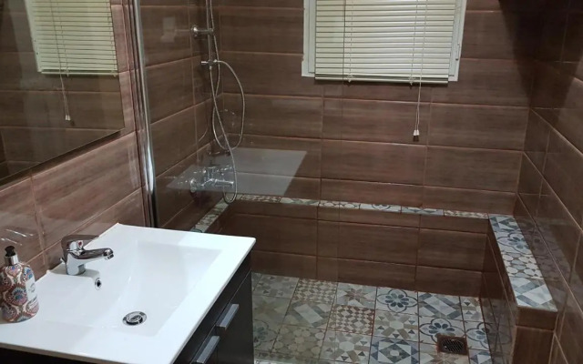 Menta errathens Apartment - Athens Center, 5 BD, 2 BATH