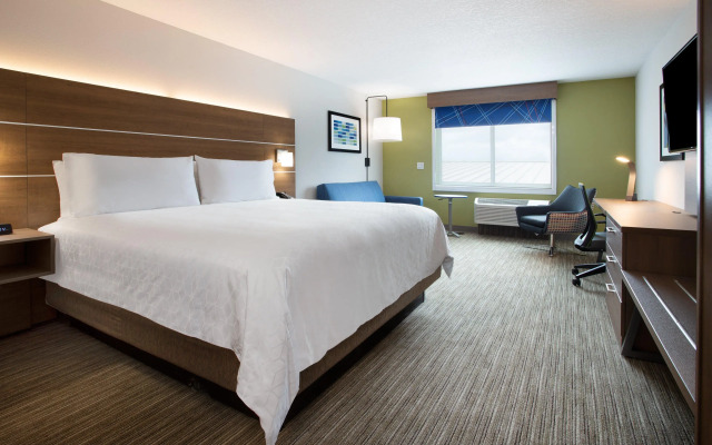 Holiday Inn Express & Suites Deland South by IHG