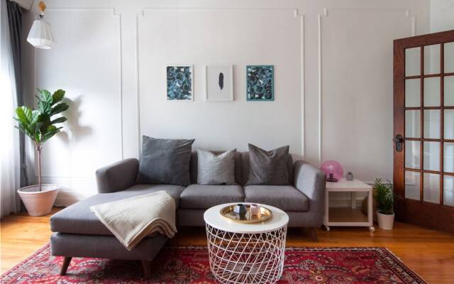 Artsy 3BR in Monkland Village by Host Kick