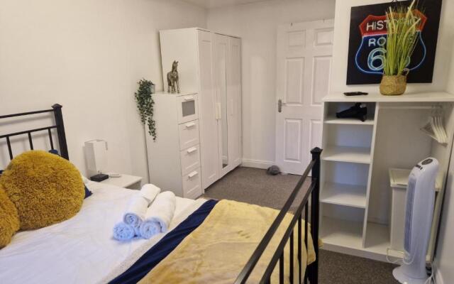 2-bedroom apartment *NR CITY CENTRE WITH PARKING*