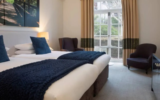 Sunday Box Hill Burford Bridge Hotel