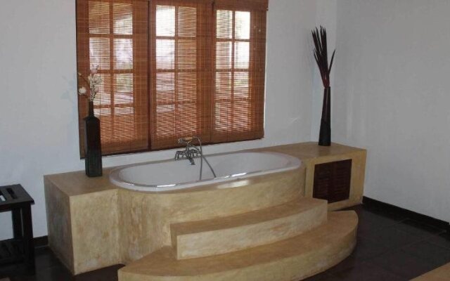 Solomon Beach Hotel