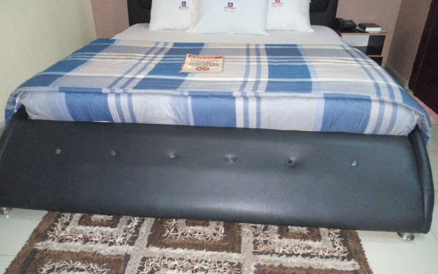 Multifield Hotel & Suites