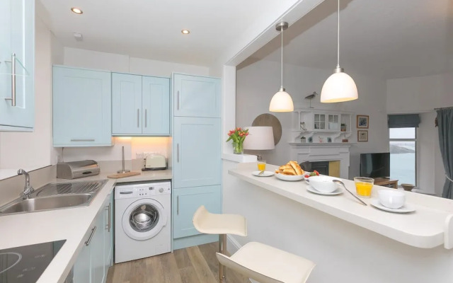 4 Pentowan Court