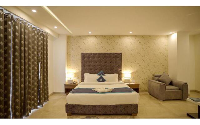 HOLYWATER Hotel by Ganga Kinare (150 mts from Ganga Ghat)
