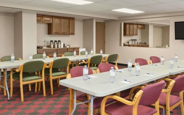 Travelodge Hanna Canada Grey