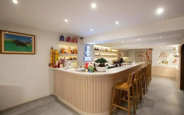 Zhennan Teabar Hotel